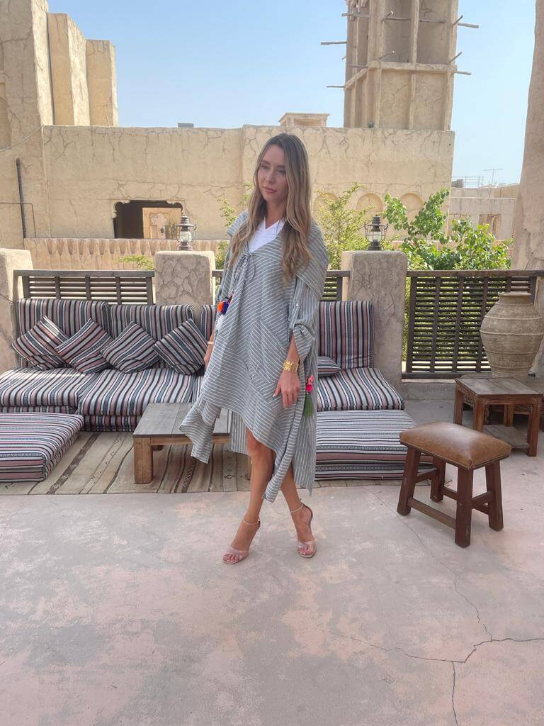 Abaya Dress For Women's - Desert Port تسوّقي الآن لتصاميم عبايات حديثة بألوان وتصاميم رائعة على Desert Port، أحدث صيحات الموضة في السعودية. توفر لك Desert Port تشكيلة كبيرة من العبايات الفخمة بأسعار معقولة.
