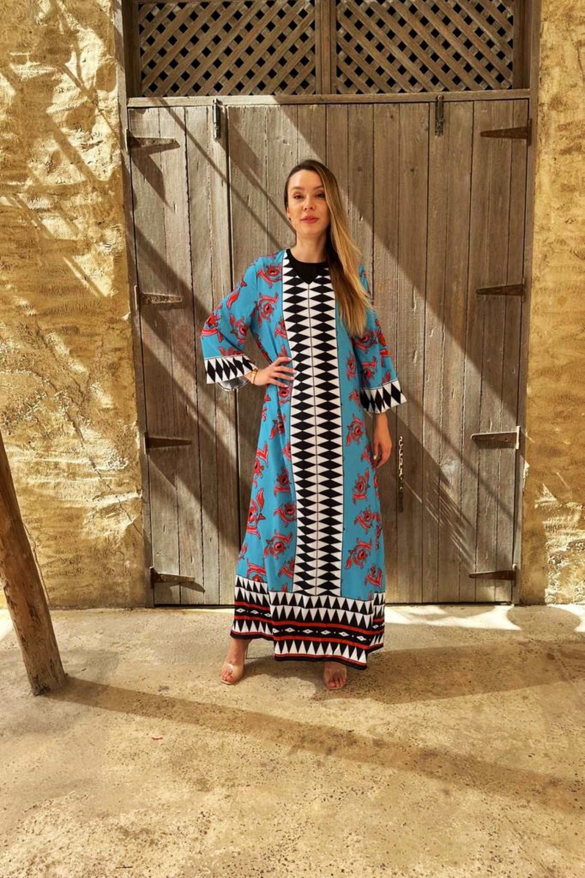 Blue floral kaftan-dress with colorful print. كفتان بتصميم زهور أنيق